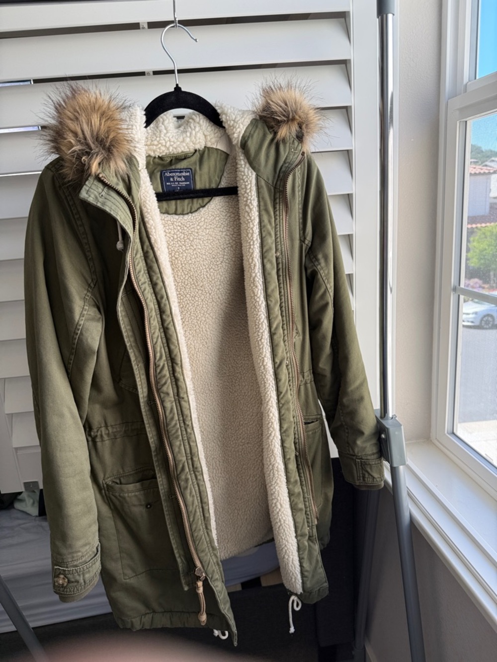 Abercrombie & Fitch Olive Green Sherpa-Lined Parka with Faux Fur Trim